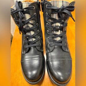 Taos Footwear Black and Multicolor Lace-Up Boots